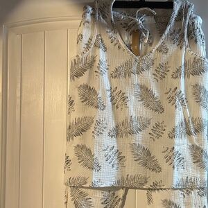 090 NWT Hello Nite Gauze Two Piece Set Love Leaf Pattern Small